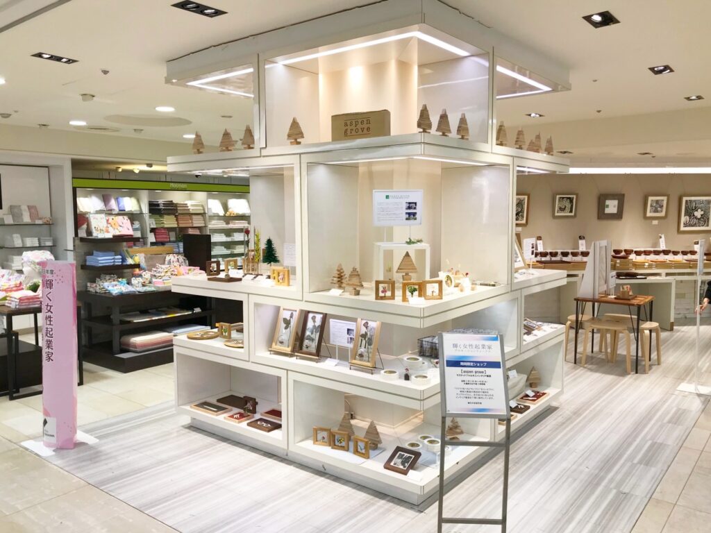 横浜高島屋にて購入。 1月12日（水）から横浜高島屋 本館6階紳士フロアにてPOP UP